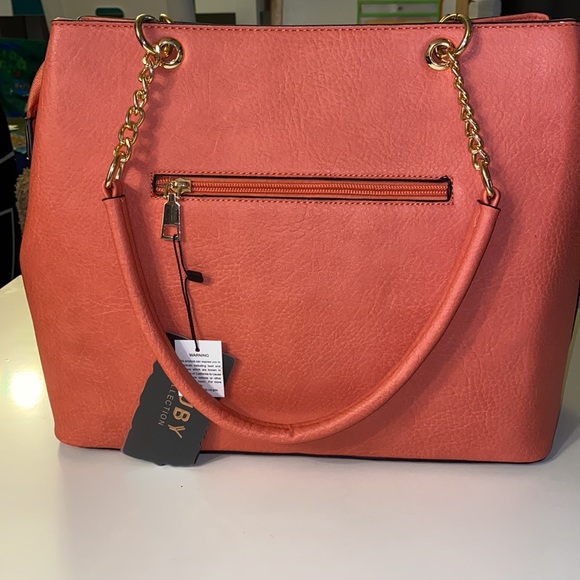 2 in 1 Purse. Coral with Bow. Gold Hardware. Straps included. Ruby Collection. - Picture 5 of 10